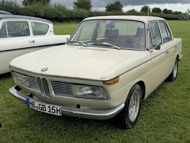 BMW 2000
