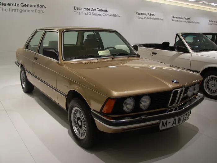BMW E21 – stronger engines with four headlights