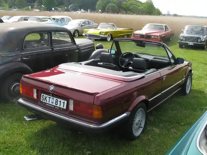 BMW E30 – factory cabriolet