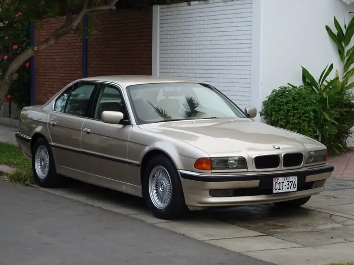 BMW E38 – Pre-facelift, standard wheelbase
