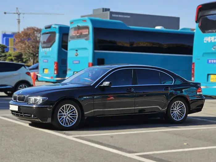 BMW 745Li E66 – Pre-facelift with long wheelbase